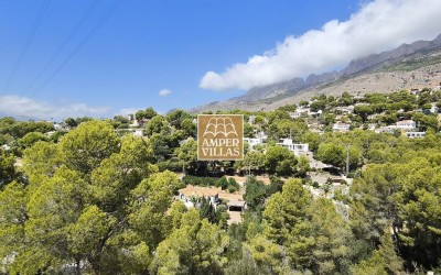 Beautiful and spacious Mediterranean villa with large terraces.